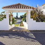 House With Pool 5min Walk To Alemaes By Becherish בית נופש *