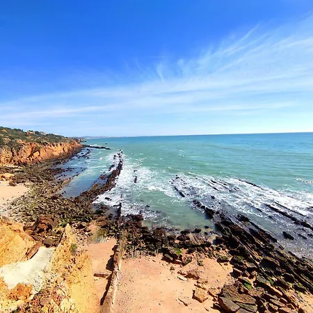 House With Pool 5min Walk To Alemaes By Becherish Holiday home *