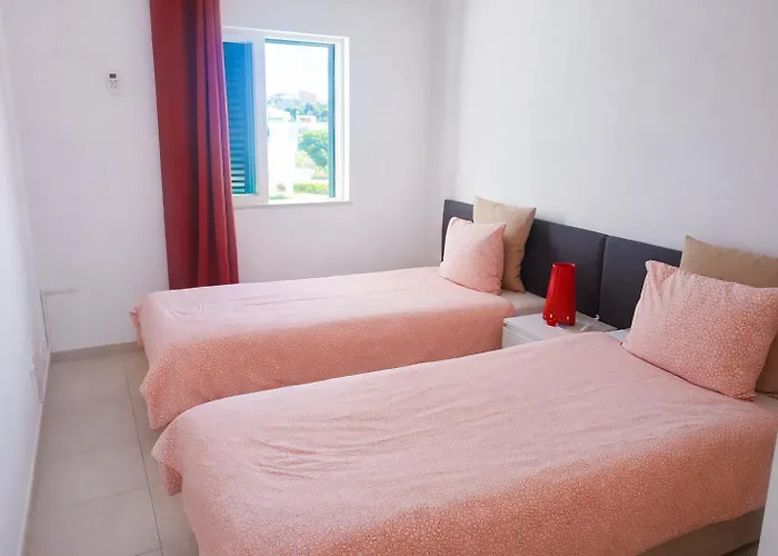 Holiday home House With Pool 5min Walk To Alemaes By Becherish *