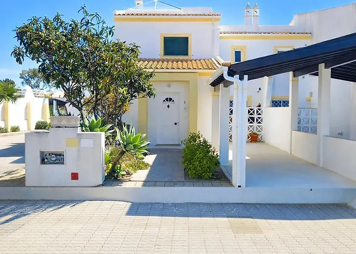 House With Pool 5min Walk To Alemaes By Becherish Holiday home *