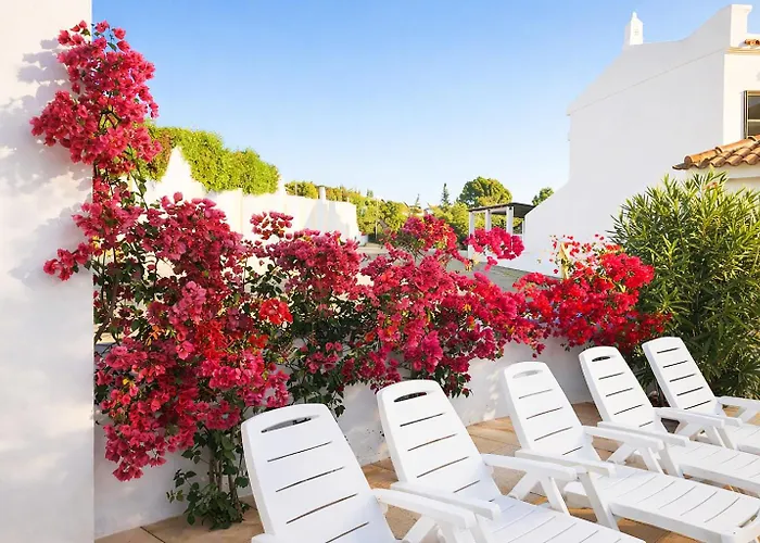 House With Pool 5min Walk To Alemaes By Becherish Holiday home