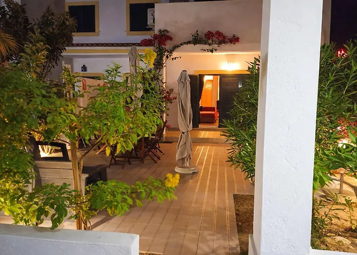 House With Pool 5min Walk To Alemaes By Becherish Holiday home Albufeira