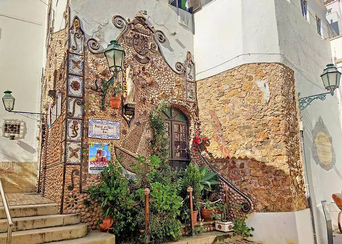 House With Pool 5min Walk To Alemaes By Becherish Holiday home Albufeira