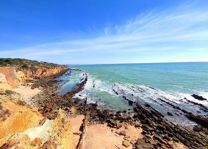 House With Pool 5min Walk To Alemaes By Becherish Holiday home *