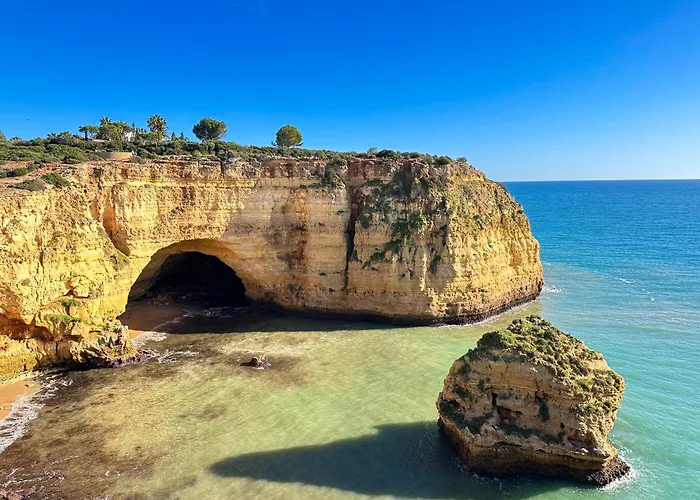 House With Pool 5min Walk To Alemaes By Becherish