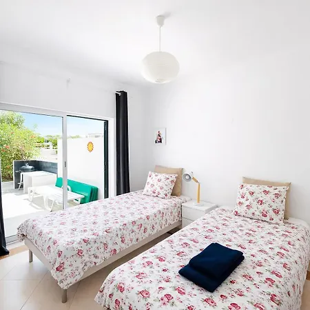 Vakantiehuis House With Pool 5min Walk To Alemaes By Becherish *
