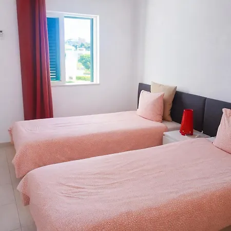Vakantiehuis House With Pool 5min Walk To Alemaes By Becherish *