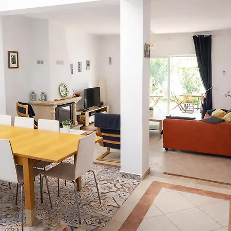 House With Pool 5min Walk To Alemaes By Becherish Albufeira