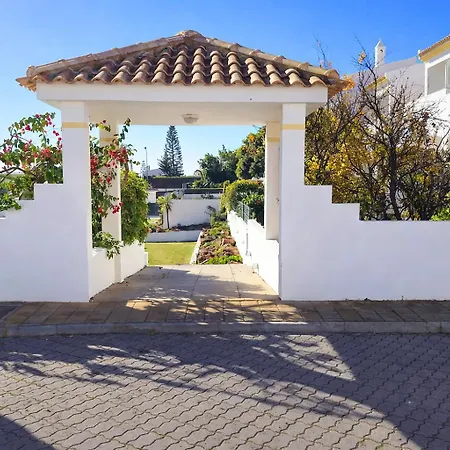House With Pool 5min Walk To Alemaes By Becherish Vakantiehuis *