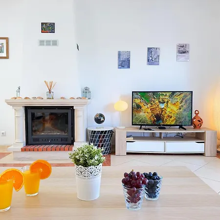 Vakantiehuis House With Pool 5min Walk To Alemaes By Becherish Albufeira
