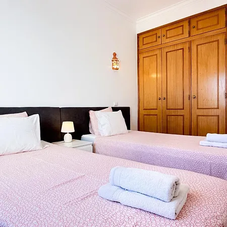 Vakantiehuis House With Pool 5min Walk To Alemaes By Becherish *