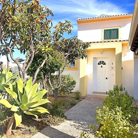 House With Pool 5min Walk To Alemaes By Becherish Vakantiehuis