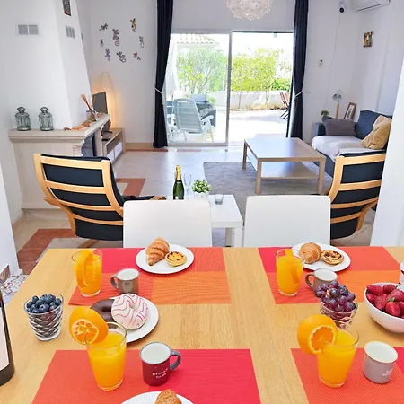 Vakantiehuis House With Pool 5min Walk To Alemaes By Becherish