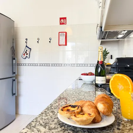 House With Pool 5min Walk To Alemaes By Becherish Vakantiehuis *