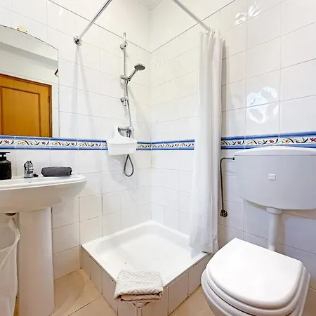 Vakantiehuis House With Pool 5min Walk To Alemaes By Becherish *